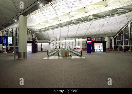 HONG KONG - Novembre 16, 2015: interni di Hong Kong International Airport. Essa è il principale aeroporto di Hong Kong. L'aeroporto è situato sull'isola Foto Stock