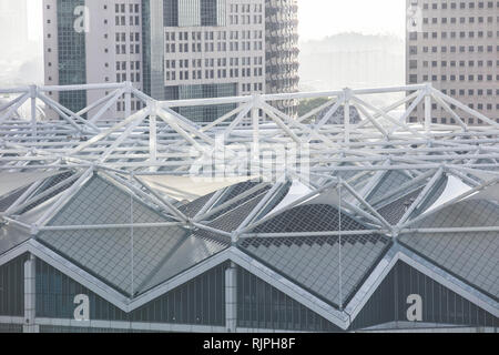 Singapore / Singapore - 02 Febbraio 2019: Singapore Suntec City convention hall architettonica del tetto close up dettagli vista aerea in elegante retrò disattivato Foto Stock