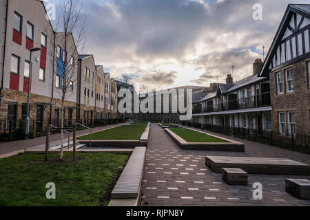 Moderno centro città case nel retro Roundhill posto vicino al centro di Bradford, West Yorkshire, Inghilterra. Foto Stock