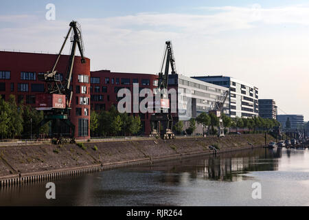 Nuova area di alloggiamento nel porto interno Duisburg Foto Stock
