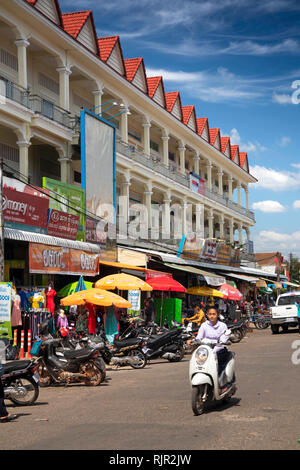 Cambogia, Preah Koh Kong, centro città, nuove imprese in edifici di fronte al Central Market, Psar Dong Tong Foto Stock