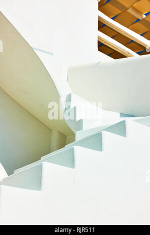 Scala al di fuori della tradizionale casa greca in Myconos Island, Grecia - dettagli architettonici Foto Stock