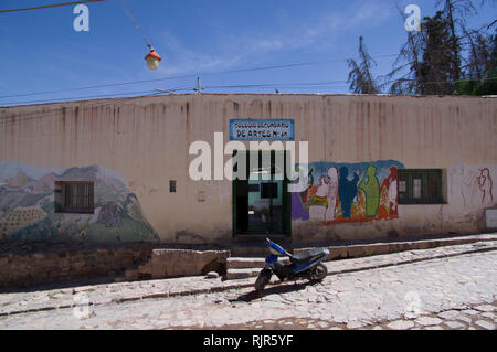 Scuola secondaria delle arti a Tilcara, Salta Argentina del Nord e Sud America Foto Stock