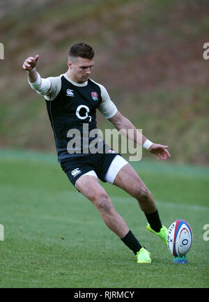 L'Inghilterra del Henry Slade durante la sessione di formazione presso la struttura Pennyhill Park, Bagshot. Foto Stock