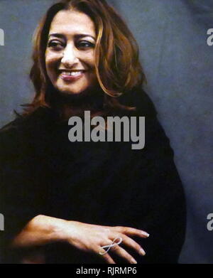 Dame Mohammad Zaha Hadid, (1950 - 2016), architetto Iraqi-British. Lei è stata la prima donna a ricevere il Pritzker Architecture Prize nel 2004. Ella ha ricevuto il Regno Unito più prestigioso premio di architettura, il Premio Stirling, nel 2010 e 2011. Nel 2015 divenne la prima e unica donna ad essere insignito della Royal Gold Medal dal Royal Institute of British Architects Foto Stock