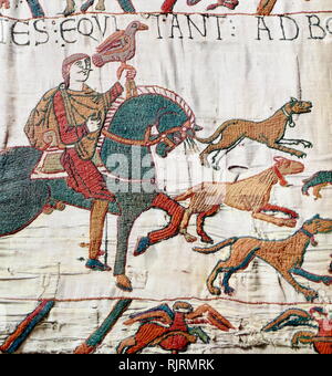 Episodio dall'Arazzo di Bayeux, un panno ricamato quasi 70 metri (230 ft) di lunghezza, che descrive gli eventi che portano fino alla conquista normanna dell'Inghilterra, culminato nella battaglia di Hastings, nel 1066. Si è pensato di data al secolo XI, entro pochi anni dopo la battaglia. Si racconta la storia dal punto di vista della conquista dei Normanni. Foto Stock