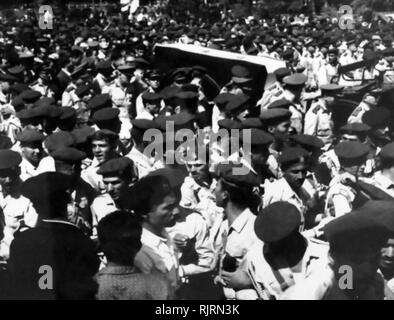 Funerali di El Gamal Abdel Nasser (1918 - 1970), Presidente dell'Egitto, che serve da 1956 fino alla sua morte nel 1970. Nasser ha portato il 1952 di rovesciare la monarchia e introdotto profonde riforme fondiarie l anno seguente Foto Stock