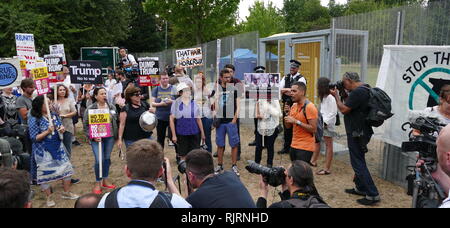 Protesta, intorno all'Ambasciatore americano Residence a Londra, per la visita al Regno Unito da parte del Presidente degli Stati Uniti Donald Trump; Luglio 2018. Foto Stock