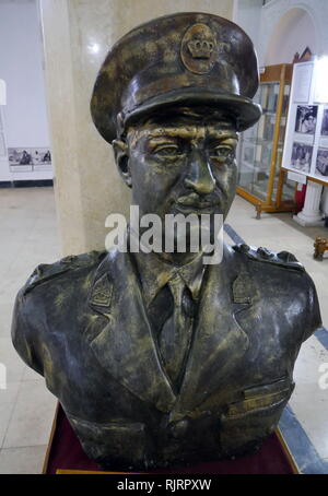 Busto di El Gamal Abdel Nasser (1918 - 1970), Presidente dell'Egitto, che serve da 1956 fino alla sua morte nel 1970. Nasser ha portato il 1952 di rovesciare la monarchia e introdotto profonde riforme fondiarie l anno seguente Foto Stock