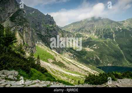 La Tatra e Czarny Staw pod Rysami (lago Nero) nel Parco nazionale dei Tatra,Piccola Polonia Vovoidship, Polonia. Foto Stock