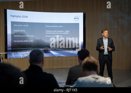 Stoccolma, Svezia. 7 febbraio, 2019. Volvo Cars il presidente e CEO di Hakan Samuelsson parla nel corso di una conferenza stampa tenutasi a Stoccolma, Svezia, 7 febbraio, 2019. Volvo Cars rilasciata giovedì la sua relazione annuale del 2018 che ha visto il suo quinto anno consecutivo di vendite record. Credito: Wei Xuechao/Xinhua/Alamy Live News Foto Stock