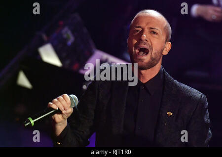 Foto di Matteo Raser/LaPresse 07 Febbraio 2019 Sanremo, Italia Spettacolo Festival di Sanremo 2019, terza serata nella foto: Raf Foto Matteo Raser/LaPresse Febbraio 07th, 2019 Sanremo, Italia Entertainment Festival di Sanremo 2019, terza serata nella foto: Raf Foto Stock