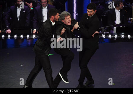 Foto di Matteo Raser/LaPresse 07 Febbraio 2019 Sanremo, Italia Spettacolo Festival di Sanremo 2019, terza serata nella foto: Fausto Leali Photo Matteo Raser/LaPresse Febbraio 07th, 2019 Sanremo, Italia Entertainment Festival di Sanremo 2019, terza serata nella foto: fausto leali Foto Stock