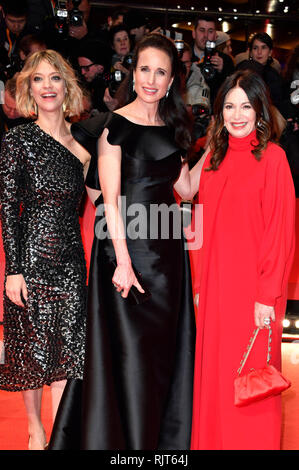 Berlino, Germania. 07 feb 2019. Heike Makatsch, Andie MacDowell e Iris Berben partecipando alla festa di apertura con il "la gentilezza degli sconosciuti' premiere alla sessantanovesima Berlin International Film Festival / Berlinale 2019 alla Berlinale Palace il 7 febbraio 2019 a Berlino, Germania. Credito: Geisler-Fotopress GmbH/Alamy Live News Foto Stock