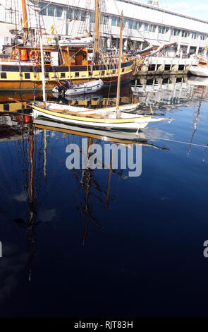 Hobart, Tasmania, Australia, 8 feb 2019. Molte navi storiche tra cui tall ships sono attualmente ormeggiato a Elizabeth St Pier e disponibile per ispezione e gite in barca a vela. Il 2019 Australian Imbarcazione in legno Festival celebra la corrente e storico e della costruzione navale è uno del mondo più attesi eventi marittima. Credito: Suzanne lunghe/Alamy Live News Foto Stock