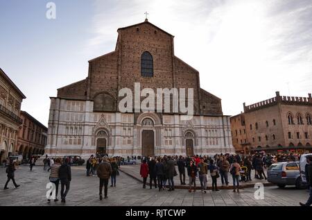 Bologna, Emilia Romagna, Italia. Dicembre 2018. Basilica di San Petronio. Si tratta di un opera incompiuta ed è una delle più grandi chiese in Europa. In Foto Stock