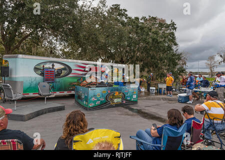 Crappie Torneo di pesca pesare-in si trova presso la ed il parco di pietra di rampa in barca in Volusia County, Florida Foto Stock