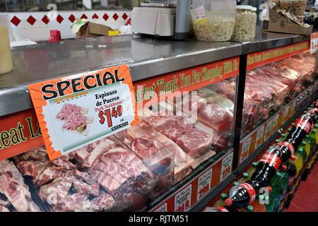 La carne per la vendita nel mercato ispanico in CA California Santa Maria Foto Stock