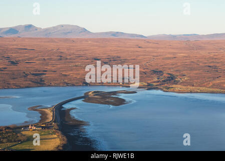 A838 North Coast 500 attraversamento stradale Kyle della linguetta, Sutherland Foto Stock