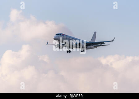 Londra, Inghilterra. Febbraio 2018. Embraer ERJ-190SR British Airways G-LCYY operati da BA Cityflyer Express Limited London City Airport (LCY) Foto Stock