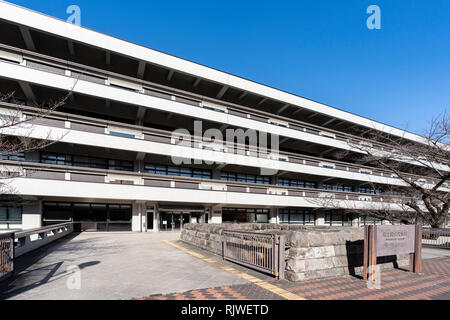 Edificio principale della National Diet Library, Chiyoda-Ku, Tokyo, Giappone. Progettato da MAYEKAWA ASSOCIATES, architetti e ingegneri. Costruito nel 1968. Foto Stock