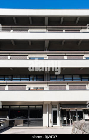 Edificio principale della National Diet Library, Chiyoda-Ku, Tokyo, Giappone. Progettato da MAYEKAWA ASSOCIATES, architetti e ingegneri. Costruito nel 1968. Foto Stock