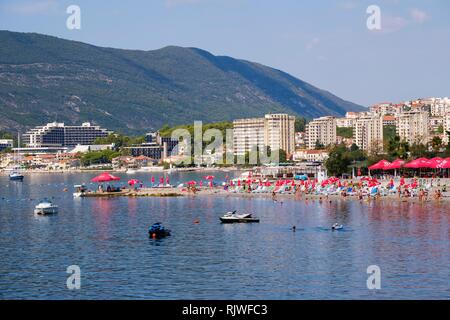 Spiagge di balneazione Topla e Igalo, sinistra Istituto di Medicina Fisica Dr Simo Milosevic, vicino a Herceg Novi, Baia di Kotor Foto Stock