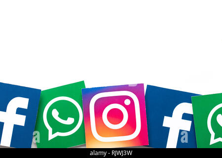 LONDON, Regno Unito - 8 febbraio 2019: Facebook, Instagram e Whatsapp logo stampato su carta. Foto Stock
