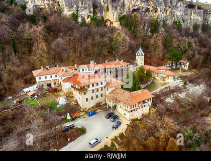 Vista aerea del medievale monastero ortodosso di Santa Trasfigurazione di Dio, Veliko Tarnovo regione, Bulgaria Foto Stock