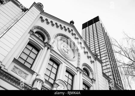 La Sinagoga Nozyk - il solo superstite ebreo prewar casa di preghiera a Varsavia. Warszawa, Polonia. Foto Stock