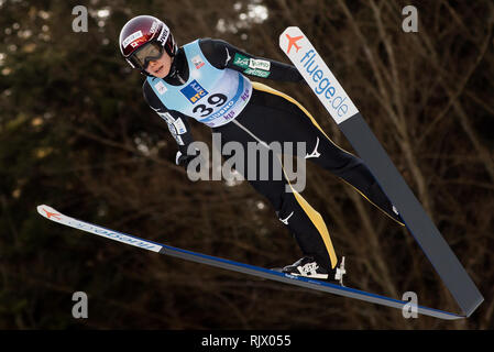 Ljubno, Slovenia. 07 feb 2019. Kaori Iwabuchi del Giappone compete sulla giornata di qualificazione della FIS Ski Jumping World Cup Ladies Ljubno il 7 febbraio 2019 a Ljubno, Slovenia. Credito: Rok Rakun/Pacific Press/Alamy Live News Foto Stock