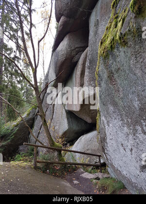 Paesaggio estivo / labirinto di roccia Luisenburg (Germania) Foto Stock