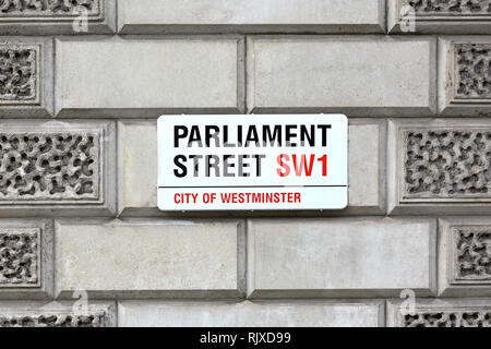 Londra, Inghilterra, Regno Unito. Il Parlamento strada segno, Westminster Foto Stock