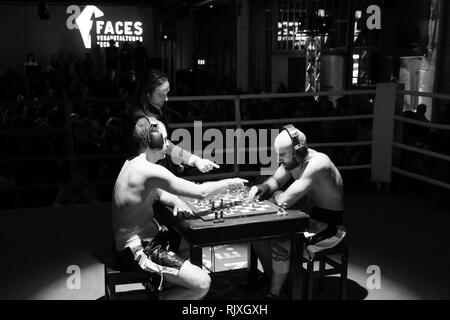 Chessboxing corrispondono all'intellettuale fight club di Berlino Foto Stock