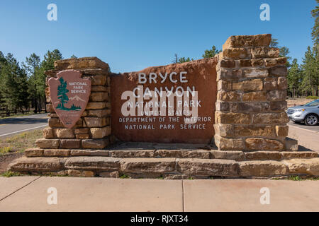 Cartello stradale all'ingresso al Parco Nazionale di Bryce Canyon, Utah, Stati Uniti. Foto Stock