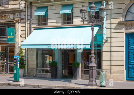 Parigi, Francia - Luglio 07, 2018: Tiffany gioielli di lusso negozio in una soleggiata giornata estiva a Parigi Foto Stock