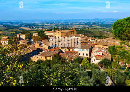 San Gimignano, Toscana, Italia vista aerea in tipica cittadina medievale toscana, una popolare destinazione turistica Foto Stock