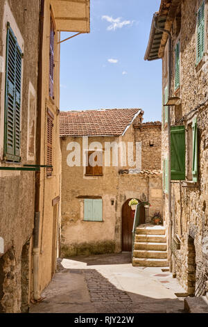 Street nella medievale cittadina francese Foto Stock