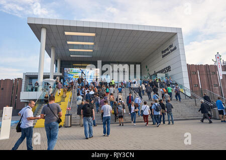 Colonia, Germania - 19 settembre 2014: ingresso sud della fiera di Colonia durante Photokina. La Photokina è la più grande fiera per Foto Stock