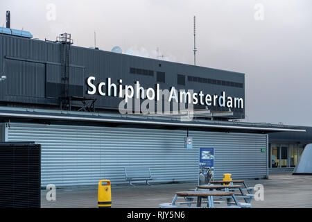 AMSTERDAM / Paesi Bassi - Jan 08, 2019:vista dalla terrazza panoramica presso l'edificio principale dell'aeroporto di Amsterdam Schipol Foto Stock