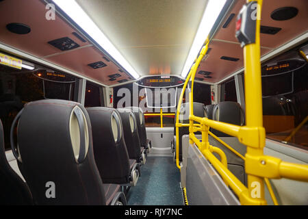 HONG KONG - Maggio 05, 2015: ponte superiore di double-decker bus in Hong Kong. Un double-decker bus è un bus che presenta due piani o i ponti. Foto Stock