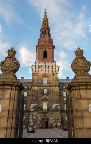 Copenhagen, Danimarca. Settembre 2016. Vista della Torre panoramica di Palazzo Christiansborg al tramonto. Foto Stock