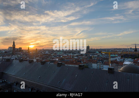 Copenhagen, Danimarca. Settembre 2016. Vista della capitale danese dalla cima della torre panoramica di Palazzo Christiansborg al tramonto. Foto Stock