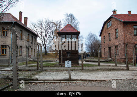 Torre di guardia al campo di concentramento di Auschwitz Foto Stock