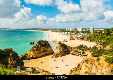 Vista ad alto livello di costa, Alvor, Algarve, Portogallo, Europa Foto Stock