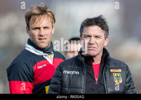 Heidelberg, Germania. 04 feb 2019. La formazione del tedesco Rugby team nazionali. Headcoach Mike Ford (Germania), ritratto, a sinistra sullo sfondo Jaco Otto (Germania). Il tedesco 15-uomo nazionale di rugby inizierà a Bruxelles contro il Belgio il sabato nel campionato europeo round. Nonostante alcuni dei pensionamenti il DRV team sotto allenatore nazionale Ford va con fiducia verso la tendenza-impostazione primo Campionato Europeo di gioco nel piccolo stadio Heysel contro forti belgi. Credito: Jürgen Kessler/dpa/Alamy Live News Foto Stock