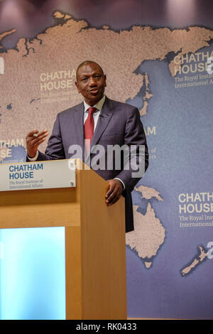 Londra, Regno Unito. 8 febbraio, 2019. William Ruto, il vice presidente del Kenya, parla di governance presso il Royal Institute of International Affairs, noto come Chatham House a Londra.Londra, UK.8 febbraio 2019. William Ruto, il vice presidente del Kenya, parla di governance presso il Royal Institute of International Affairs, noto come Chatham House a Londra. Credito: Jon Rosenthal/Alamy Live News Foto Stock