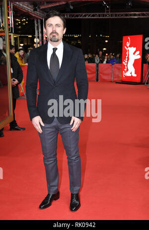 08 febbraio 2019, Berlin: 69Berlinale: l'attore Casey Affleck arriva alla premiere del film 'luce della mia vita". Il film inizia nella sezione Panorama. Foto: Jens Kalaene/dpa Foto Stock