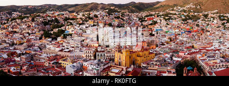 Skyline della città, si affacciano al Ppila Foto Stock