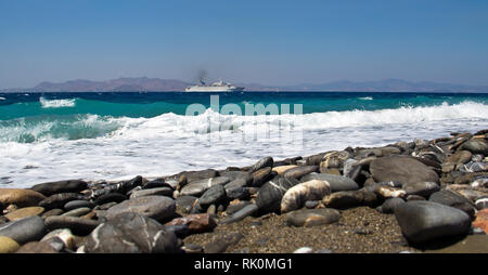 Spiagge di ciottoli del Mare Egeo sull'isola di Kos Foto Stock